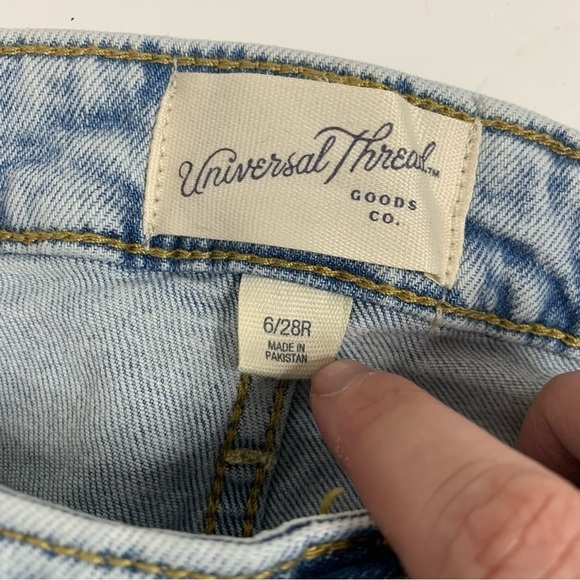 Universal Thread Women's High-Rise Slim Straight Jeans - Picture 9 of 14